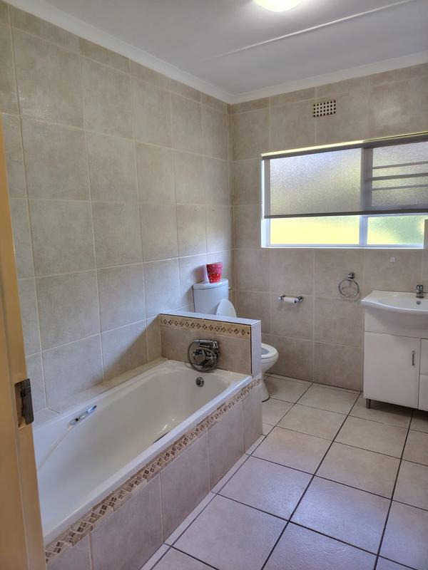 4 Bedroom Property for Sale in Sandbaai Western Cape